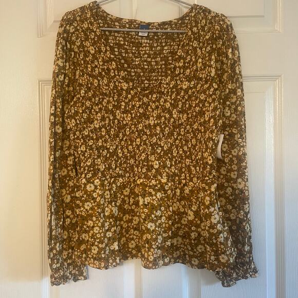 Old Navy Tops - NWT Old Navy Size M Smocked Long-Sleeve V-Neck Blouse for Women